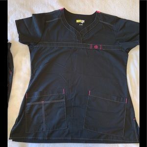 WonderFlex Patience Curved Notch Neck Scrub Tops